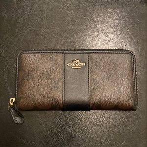 Signature coach wallet